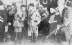 Kaiser Wilhelm II'nin Sultan Reşad'ı ziyareti. Kaiser'in solundaki Enver Paşa.