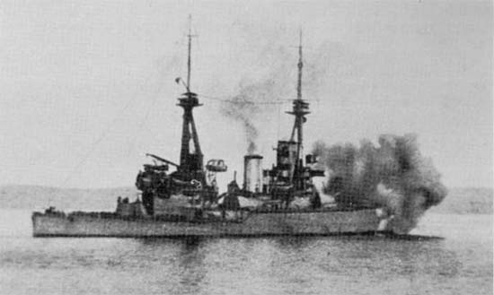 T�rk Mevzilerini Bombalayan HMS Inflexible.